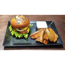 Бургер с говяжьей котлетой